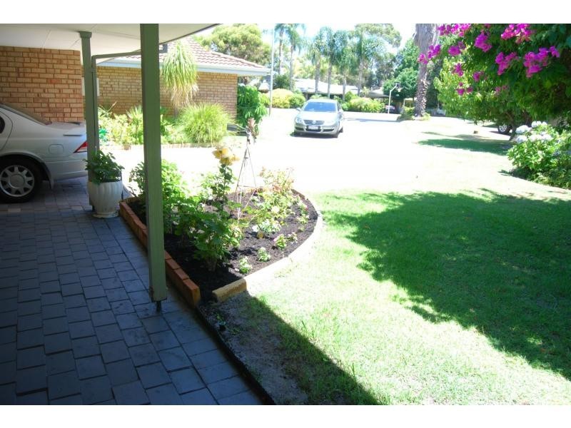 8 Warman Court, Leeming WA 6149