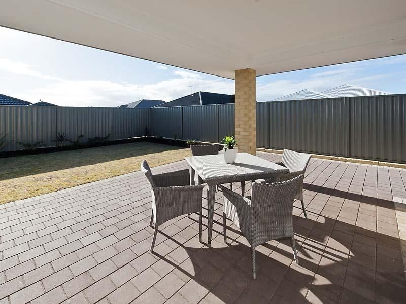 3 Balliol Court, Piara Waters WA 6112