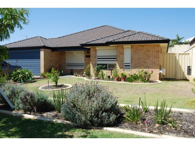 3 Nuchea Vista, Lakelands WA 6180
