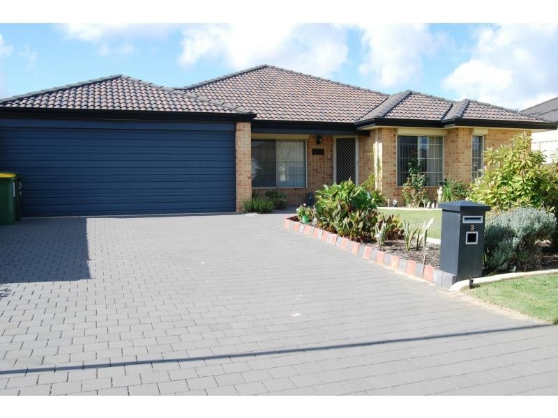 3 Nuchea Vista, Lakelands WA 6180