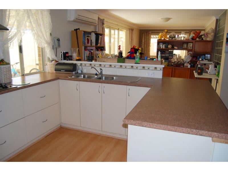 3 Nuchea Vista, Lakelands WA 6180