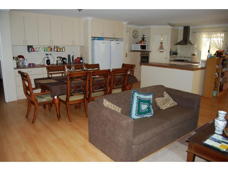 3 Nuchea Vista, Lakelands WA 6180