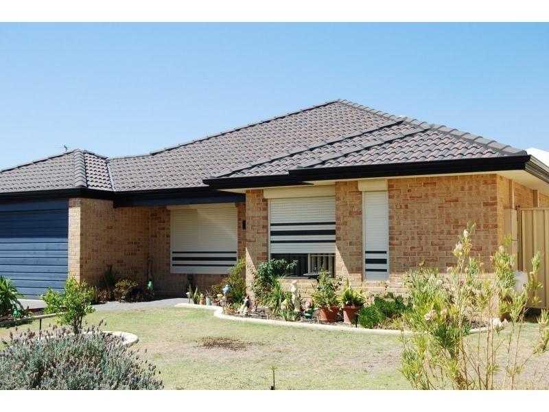 3 Nuchea Vista, Lakelands WA 6180