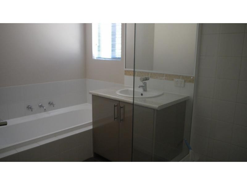 23 Traminer Way, Pearsall WA 6065