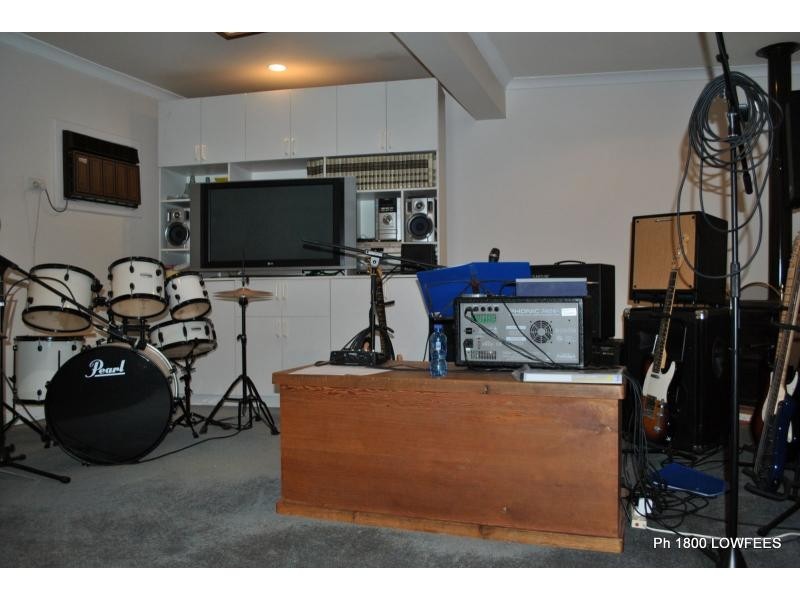 12 SILVER Place, Carine WA 6020