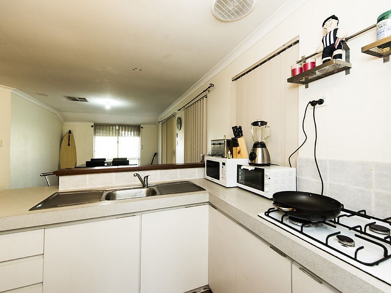 27 Nightingale Way, Warnbro WA 6169