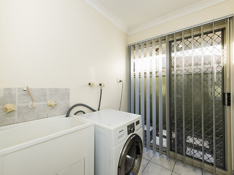 27 Nightingale Way, Warnbro WA 6169