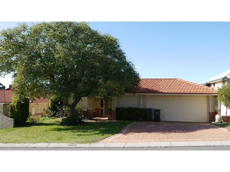 17 Robertson Court, Kingsley WA 6026