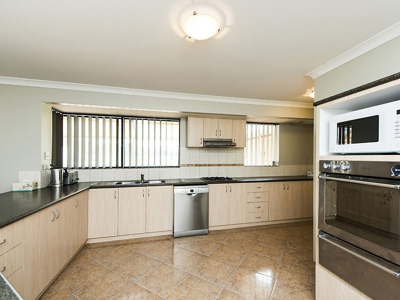 28 Peaceful Waters, Barragup WA 6209