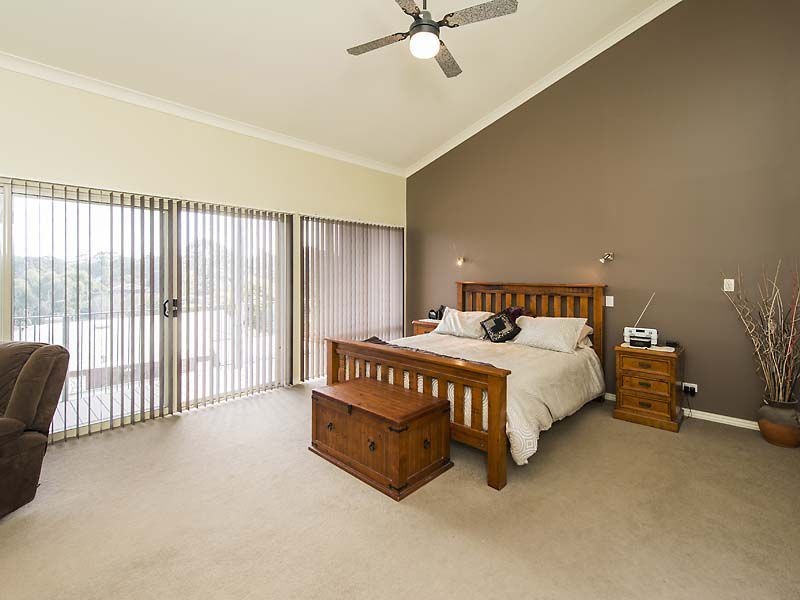 26 Holly Way East, Kalamunda WA 6076