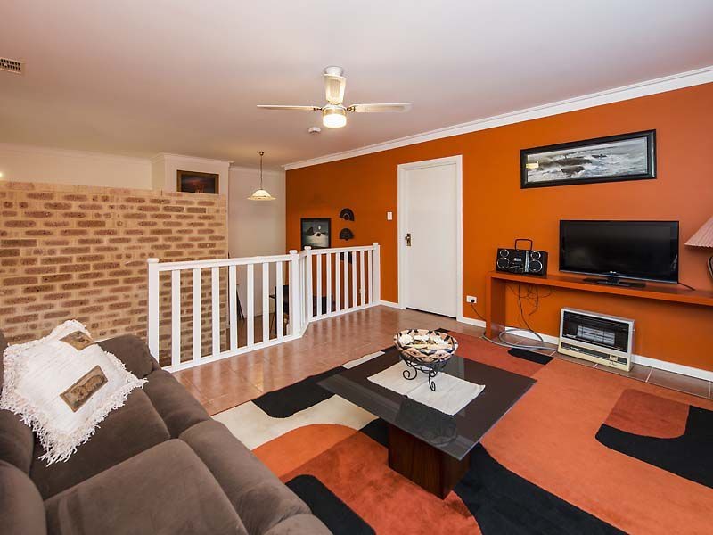 26 Holly Way East, Kalamunda WA 6076