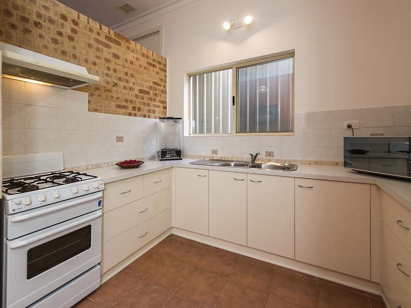 26 Holly Way East, Kalamunda WA 6076