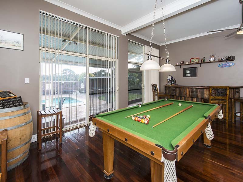 26 Holly Way East, Kalamunda WA 6076