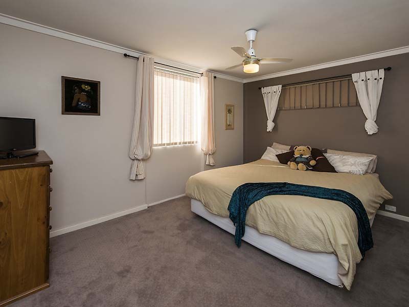 26 Holly Way East, Kalamunda WA 6076