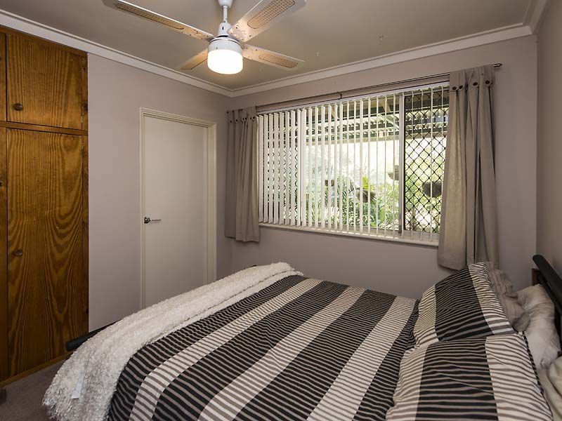 26 Holly Way East, Kalamunda WA 6076