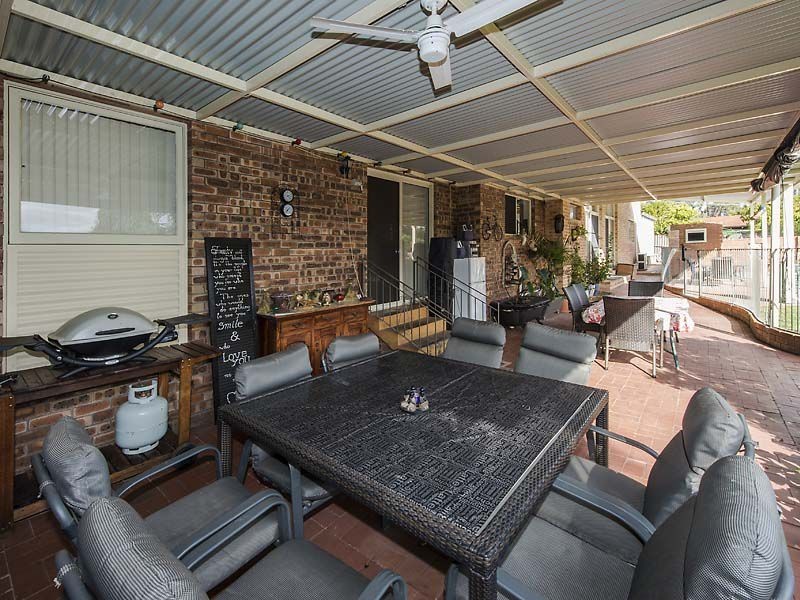 26 Holly Way East, Kalamunda WA 6076