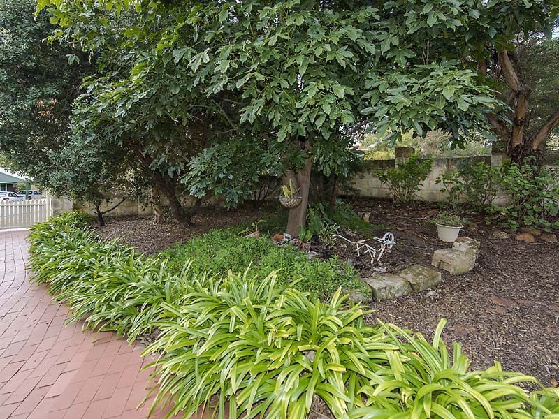 26 Holly Way East, Kalamunda WA 6076