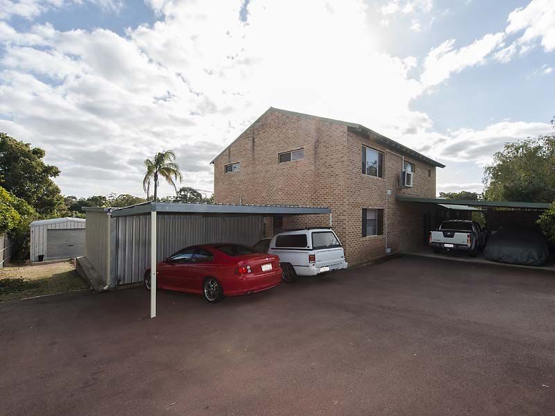 26 Holly Way East, Kalamunda WA 6076