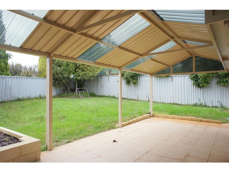 8 Strathig Close, Kingsley WA 6026