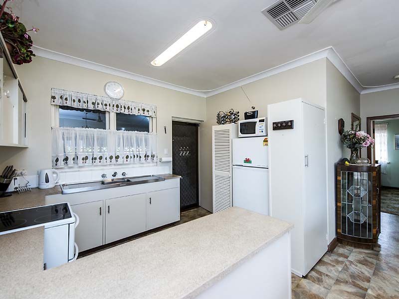 77 Kent Street, Rockingham WA 6168