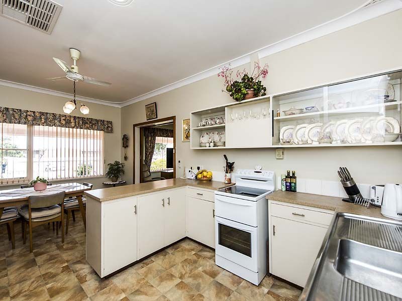 77 Kent Street, Rockingham WA 6168