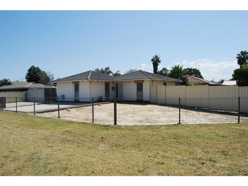 7 Teak Way, Maddington WA 6109