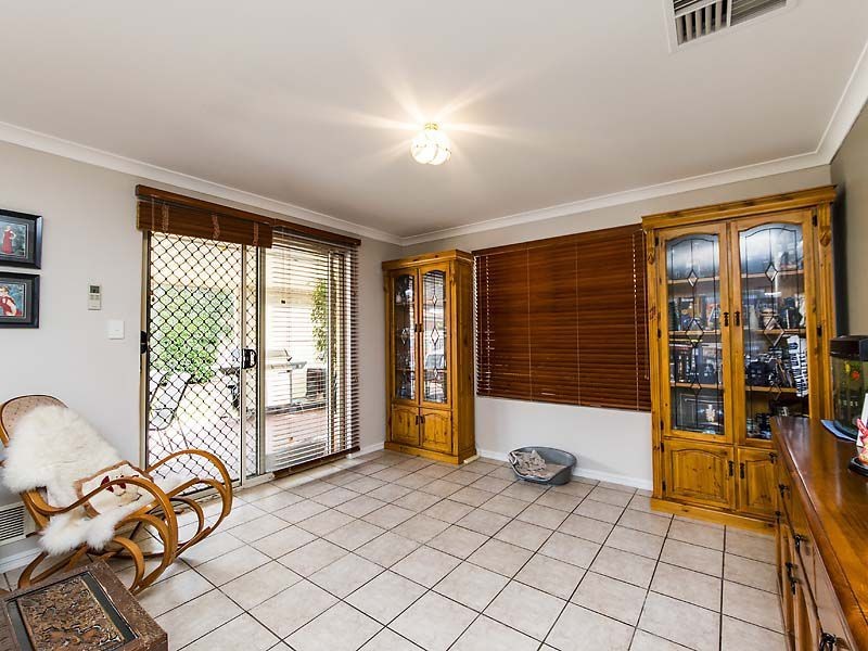 16 Brown Crescent, Seville Grove WA 6112