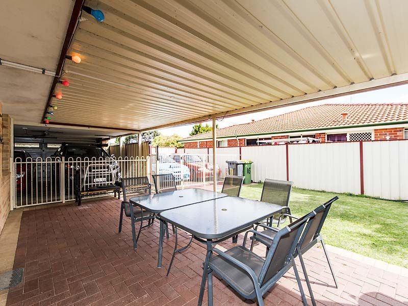 16 Brown Crescent, Seville Grove WA 6112