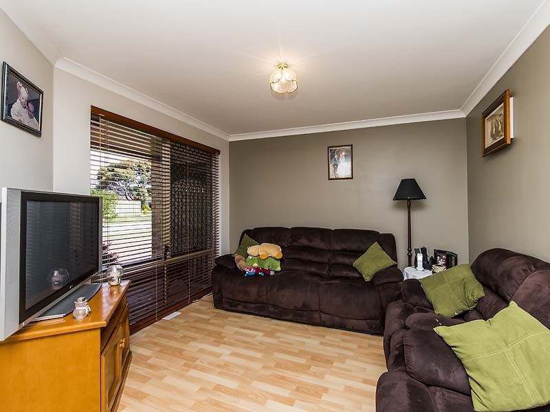 16 Brown Crescent, Seville Grove WA 6112