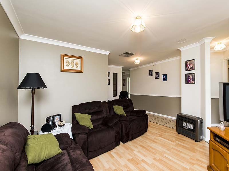 16 Brown Crescent, Seville Grove WA 6112