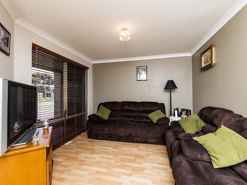 16 Brown Crescent, Seville Grove WA 6112