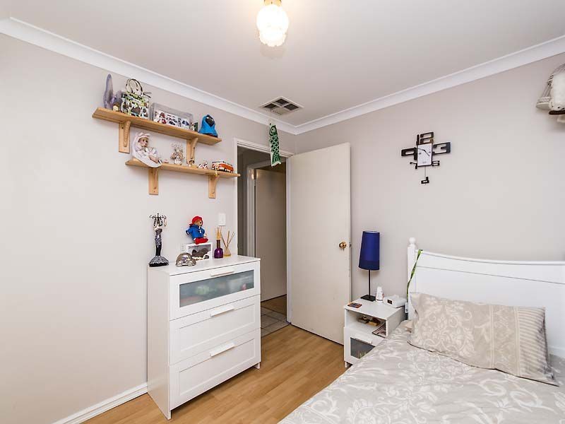 16 Brown Crescent, Seville Grove WA 6112