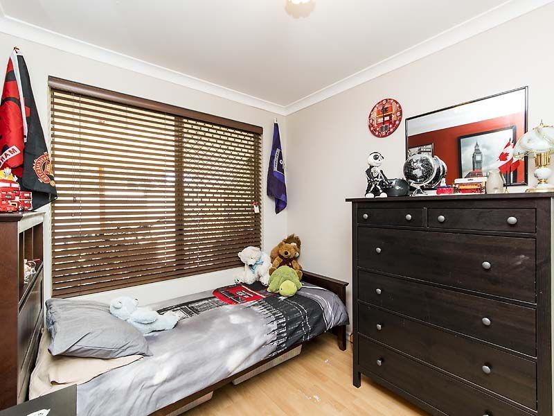 16 Brown Crescent, Seville Grove WA 6112