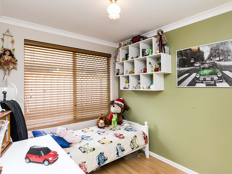 16 Brown Crescent, Seville Grove WA 6112