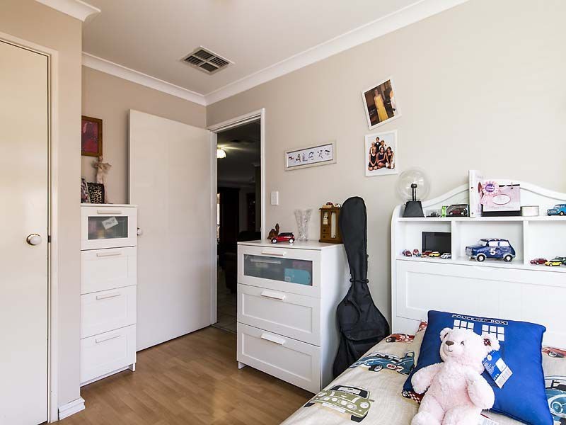 16 Brown Crescent, Seville Grove WA 6112