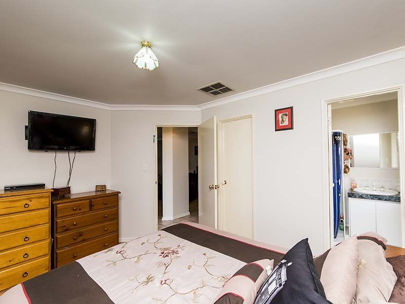 16 Brown Crescent, Seville Grove WA 6112