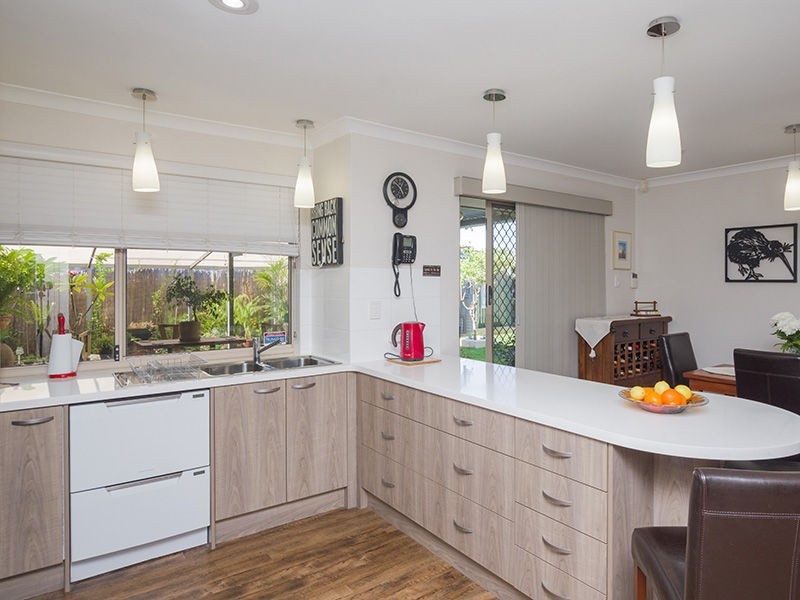 15 Lombardy Crescent, Caversham WA 6055