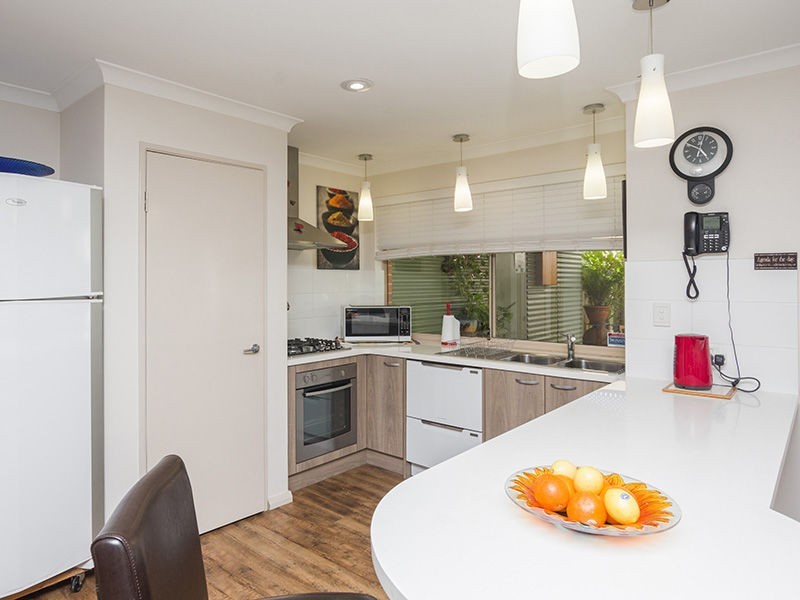 15 Lombardy Crescent, Caversham WA 6055