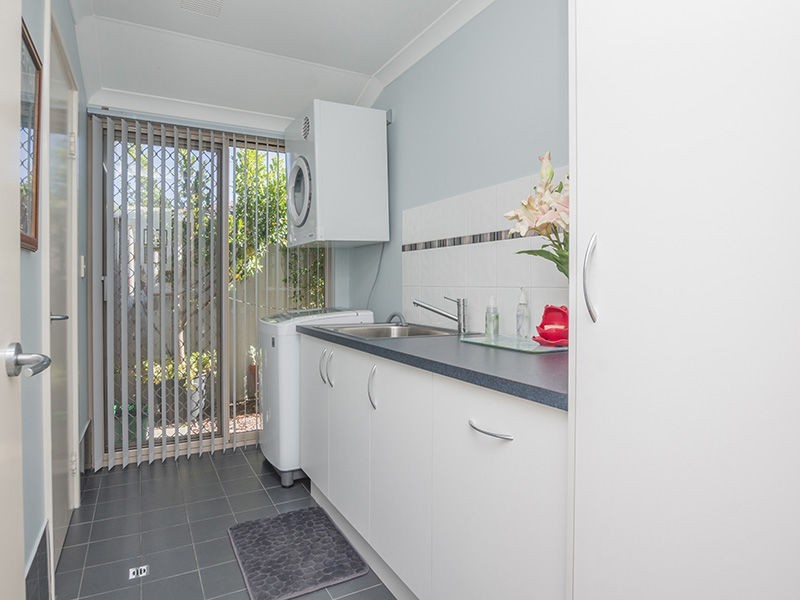 15 Lombardy Crescent, Caversham WA 6055