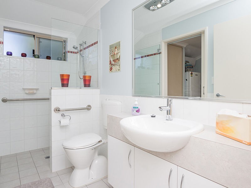 15 Lombardy Crescent, Caversham WA 6055