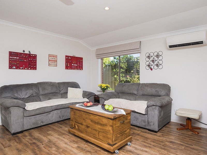 15 Lombardy Crescent, Caversham WA 6055