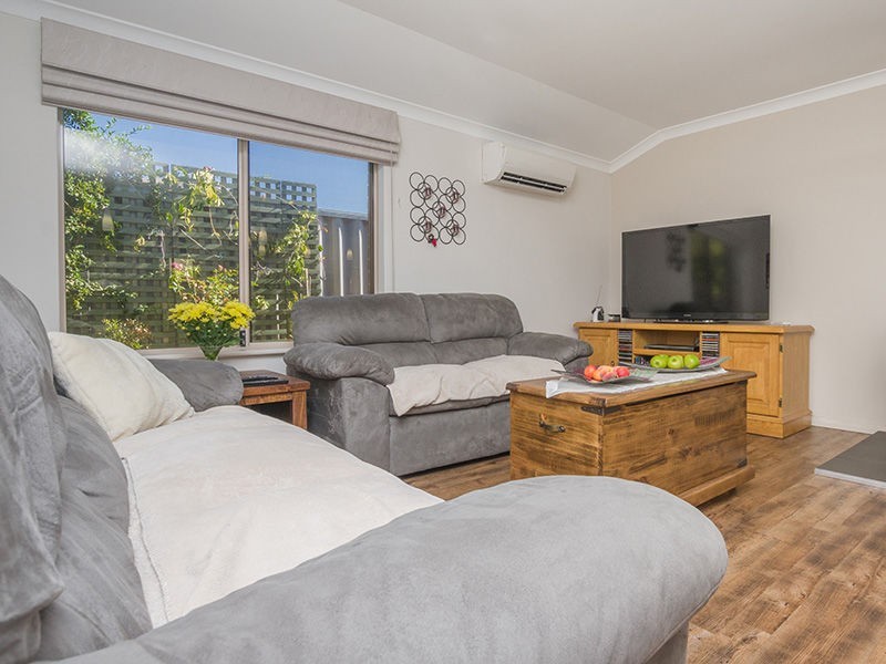 15 Lombardy Crescent, Caversham WA 6055