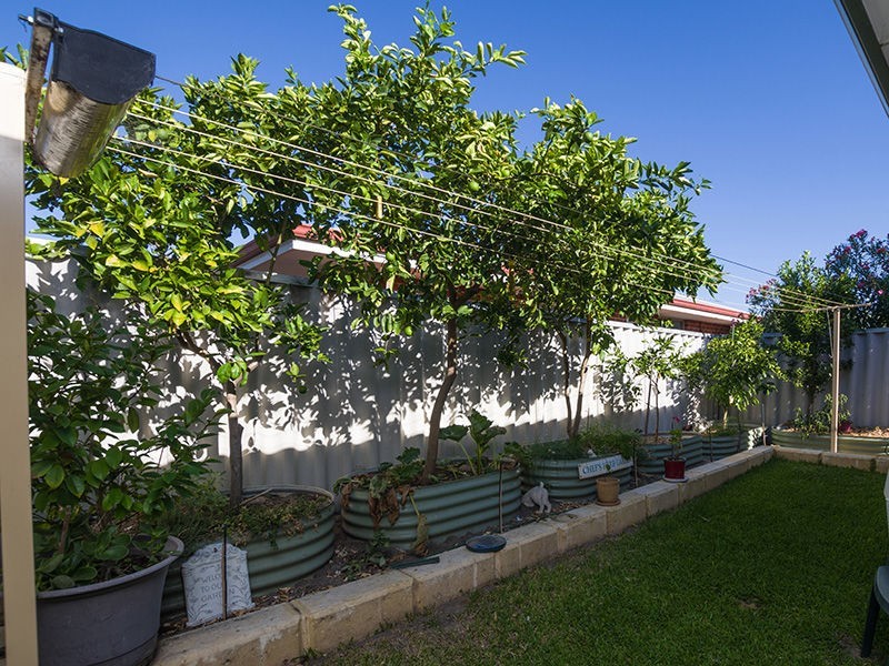 15 Lombardy Crescent, Caversham WA 6055