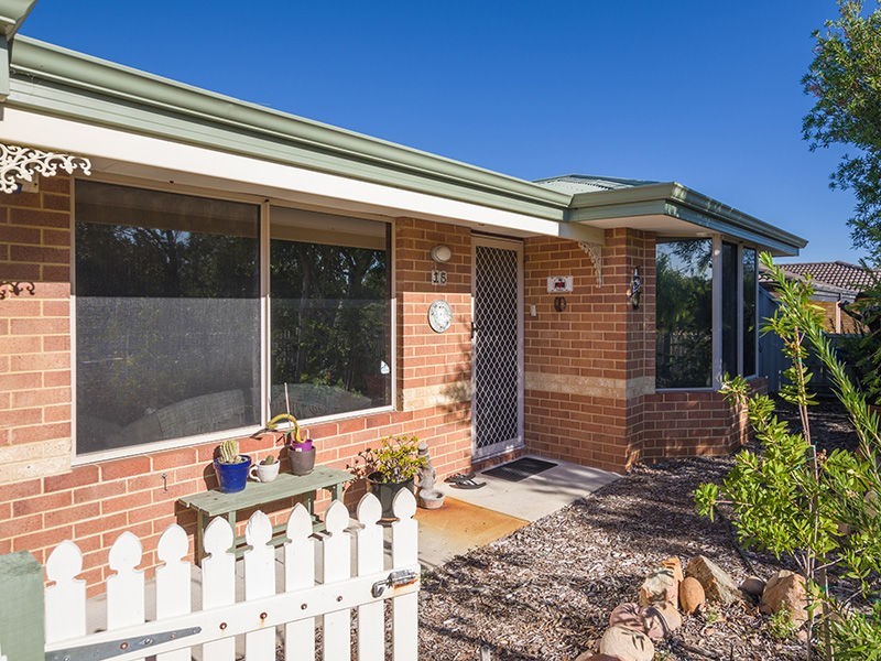 15 Lombardy Crescent, Caversham WA 6055