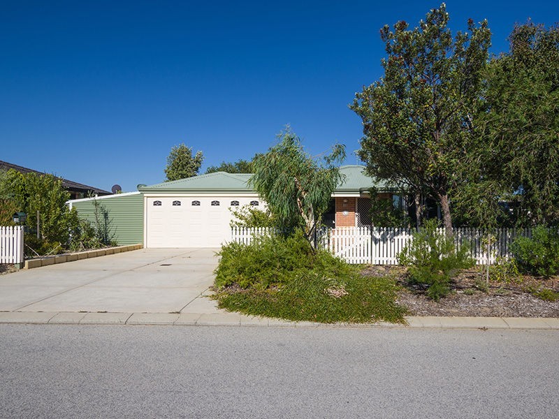 15 Lombardy Crescent, Caversham WA 6055