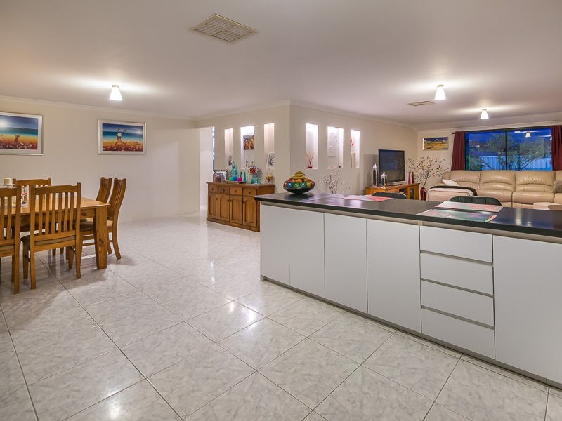 16 Hinchinbrook Avenue, Ridgewood WA 6030