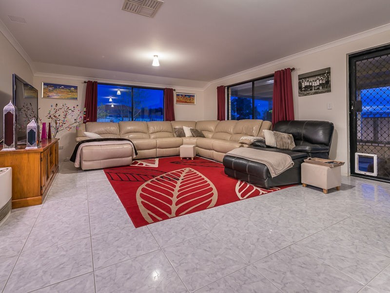 16 Hinchinbrook Avenue, Ridgewood WA 6030