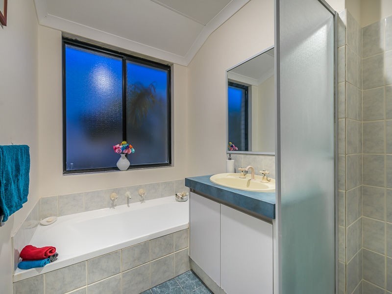 16 Hinchinbrook Avenue, Ridgewood WA 6030