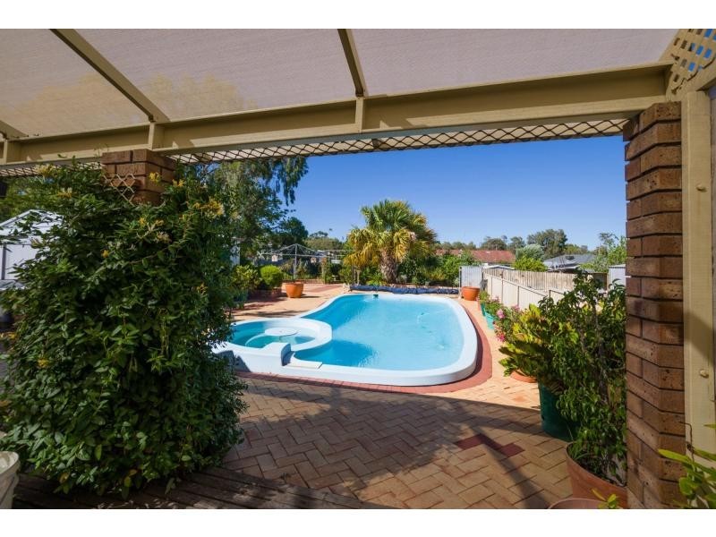 19 North Crescent, Byford WA 6122