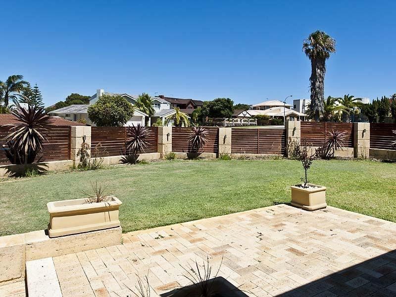 4 Fairlight Rise, Kallaroo WA 6025